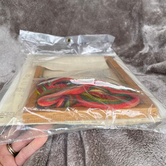 Vintage Crewel Embroidery Kit Red Cardinals Picture NOS Pinecone 1960s Hiawatha - Picture 11 of 12